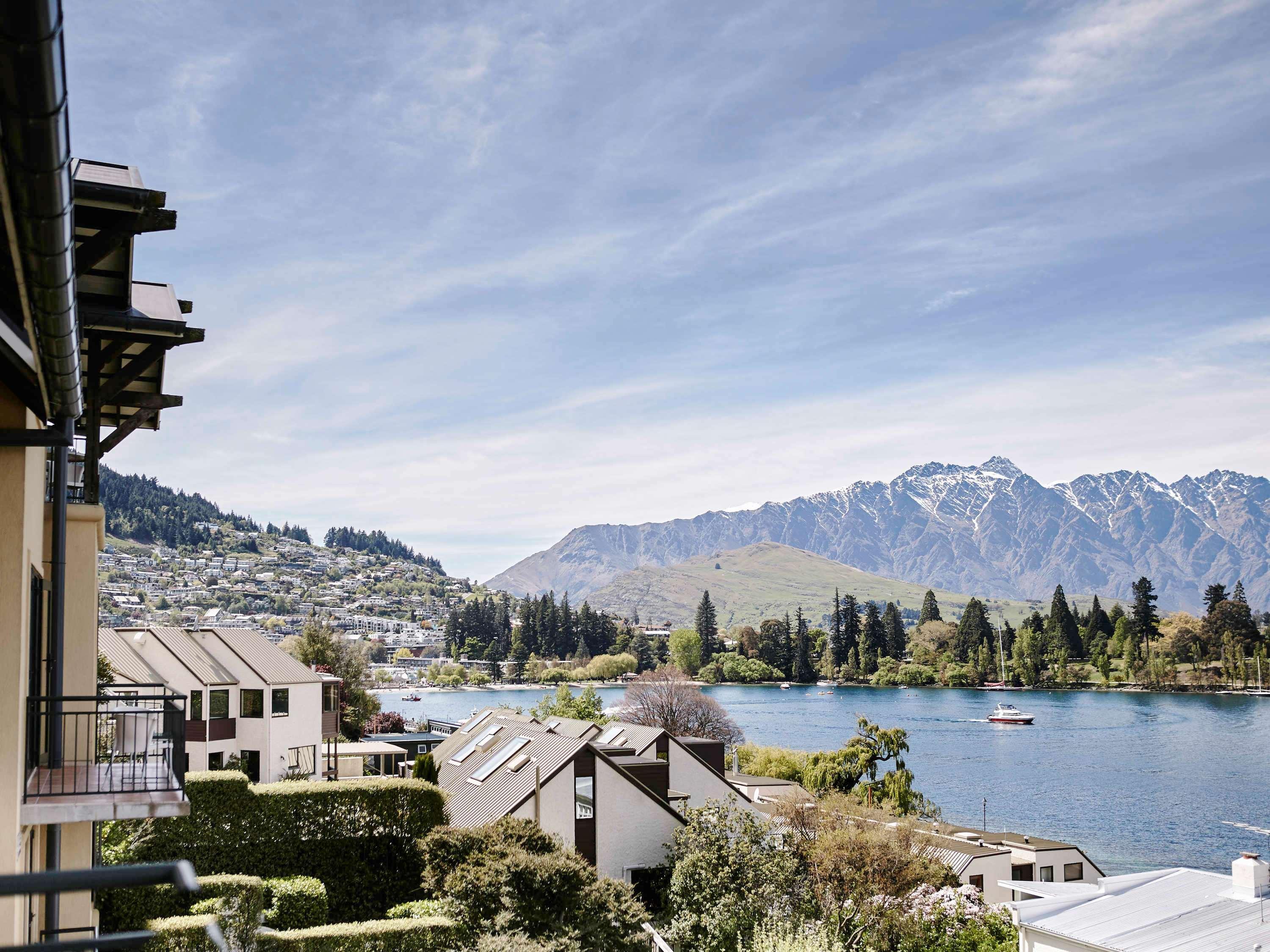 Hotel St Moritz Queenstown - Mgallery By Sofitel Екстериор снимка View of Queenstown from a student apartment