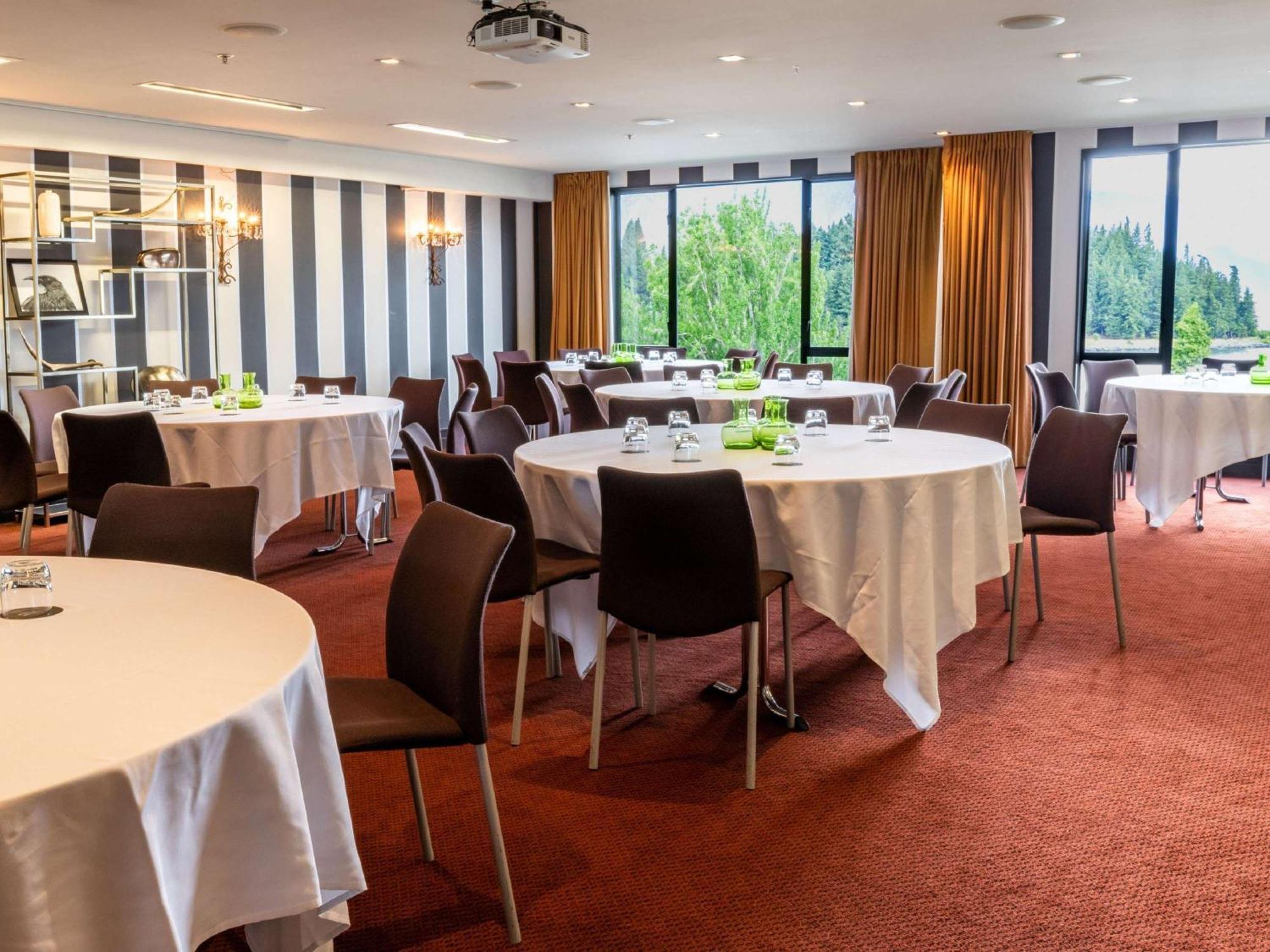Hotel St Moritz Queenstown - Mgallery By Sofitel Екстериор снимка The meeting room