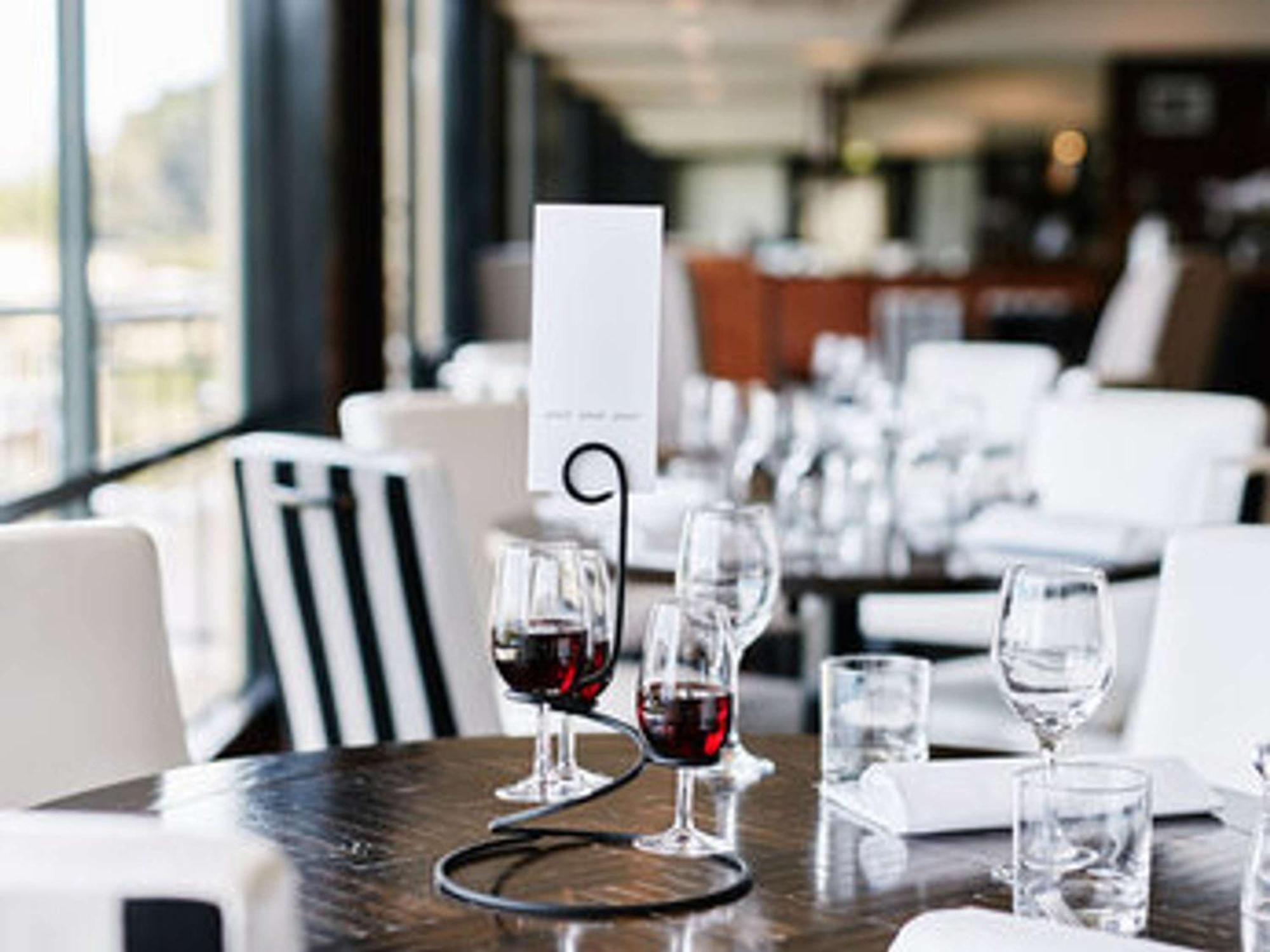 Hotel St Moritz Queenstown - Mgallery By Sofitel Екстериор снимка Wine tasting at the Hunter Valley